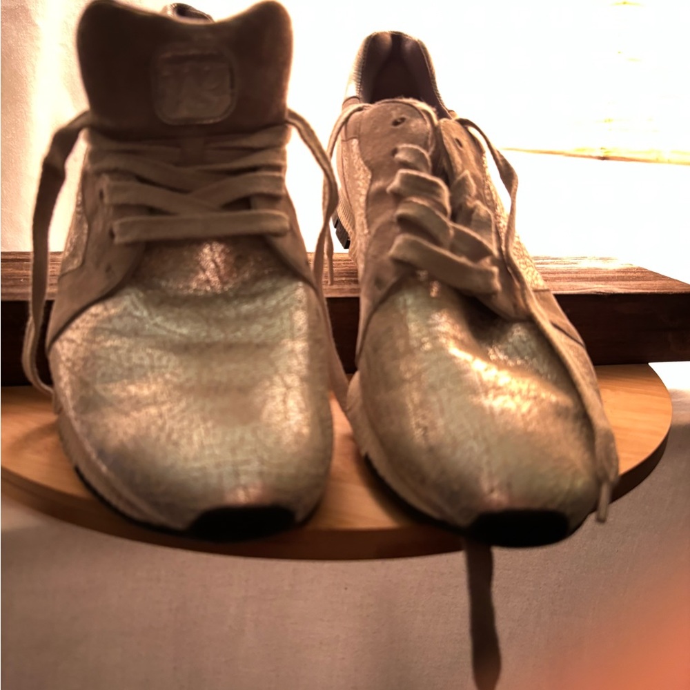 Paul Green Shimmering Silver Athletic Shoes